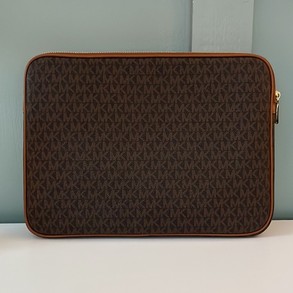 Michael Kors laptop/Tablet case - Picture 3 of 9